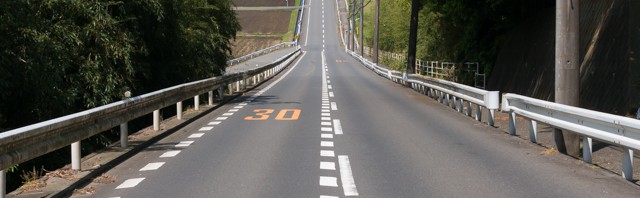真っ直ぐが気持ち良い、愛川町の直線道路を紹介